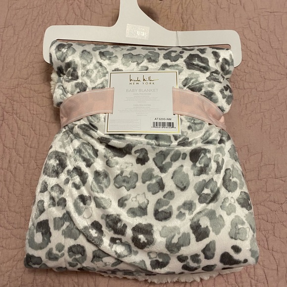 NWT Nicole Miller Plush Leopard Print Baby Blanket - Picture 5 of 6